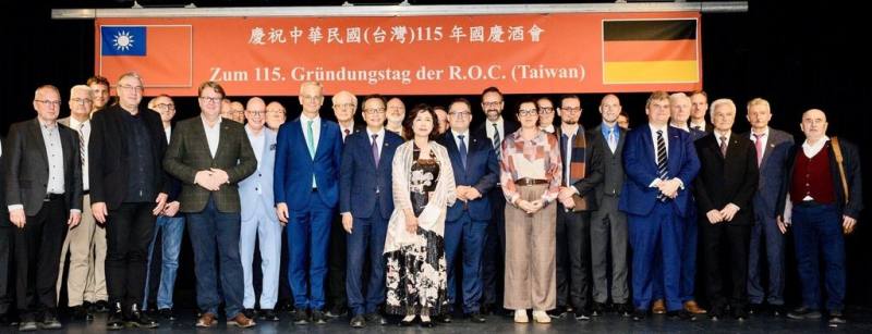 駐德國代表處在柏林舉行中華民國115年國慶酒會，逾300名德國政商學界人士、各國駐德使節及僑胞等出席，其中包括多名德國跨黨派國會議員。（駐德代表處提供）