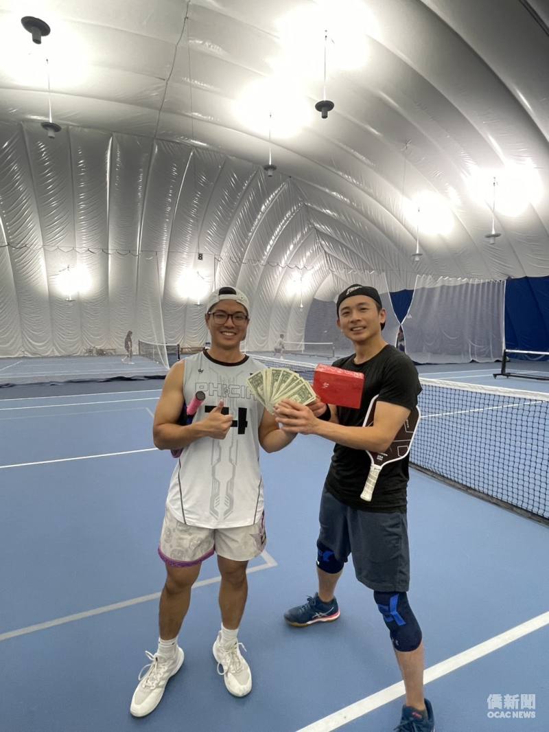 當天比賽隨機配對成隊友，仍默契十足， Brian Chen (左）和 Ray Lin (右）贏得獎品及獎金。