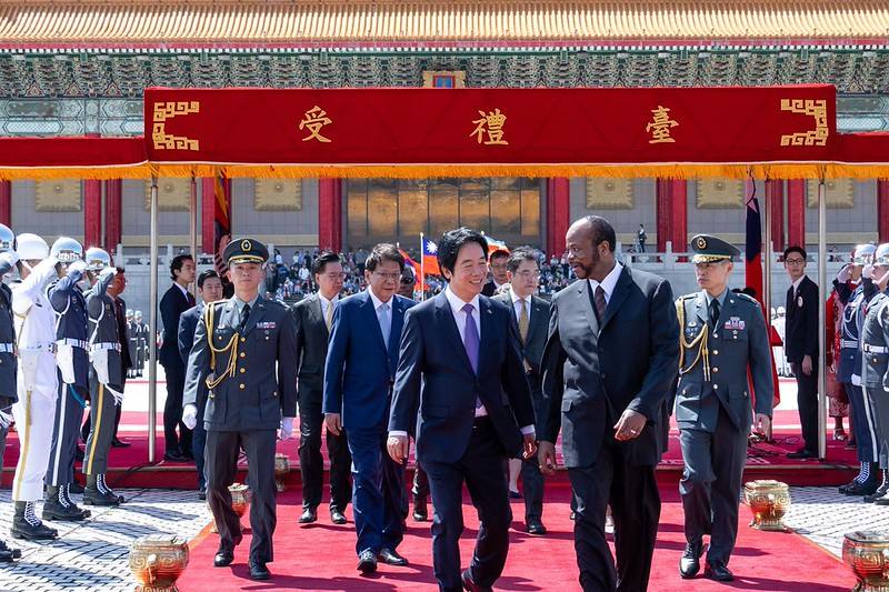 賴清德總統9日上午以隆重軍禮歡迎史瓦帝尼王國國王恩史瓦帝三世（King Mswati Ⅲ）暨王妃祖瑪（Inkhosikati Make Zuma）