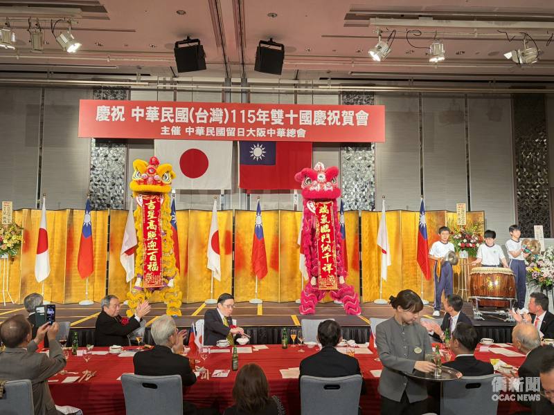 大阪中華學校學生舞獅演出
