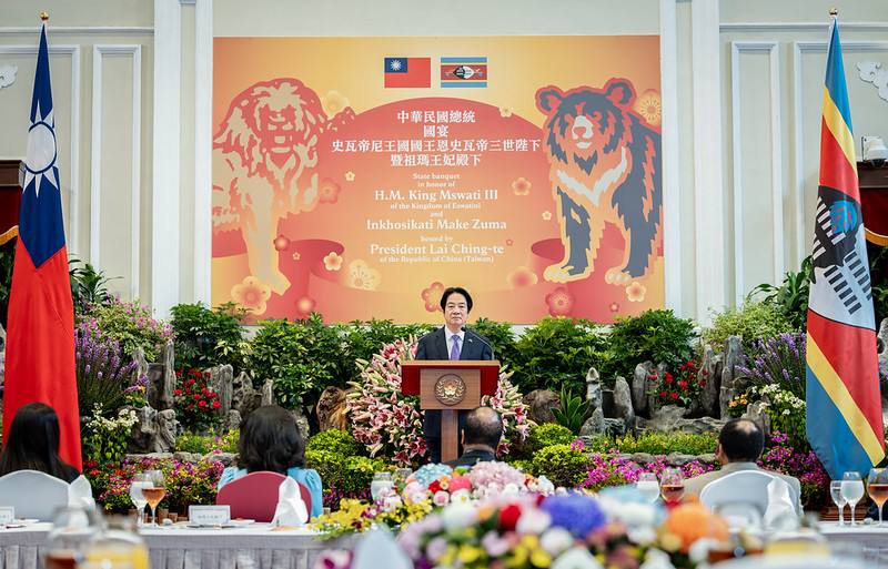 賴清德總統9日午間偕同蕭美琴副總統，在總統府以國宴宴請國王暨王妃