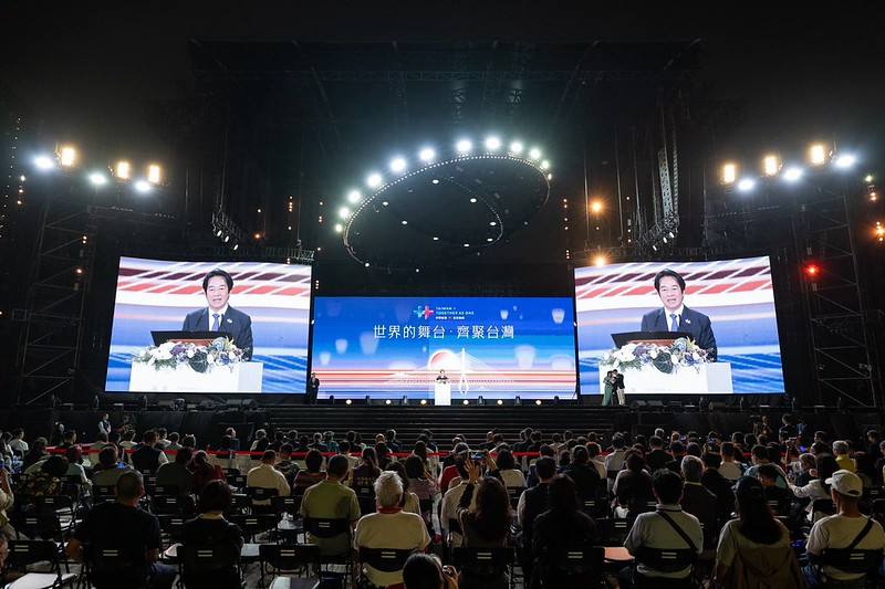 總統出席國慶晚會　盼全民共享經濟果實、團結合作　將臺灣成就化為人民實實在在的幸福