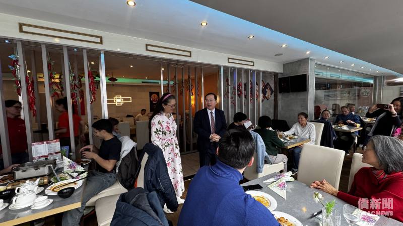 駐法蘭克福辦事處僑務參事林宏穎致意，肯定萊茵區華僑聯誼會團結僑胞、推動僑務