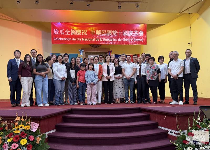 旅瓜地馬拉華僑總會「旅瓜全僑慶祝中華民國115年雙十國慶活動」大合照。