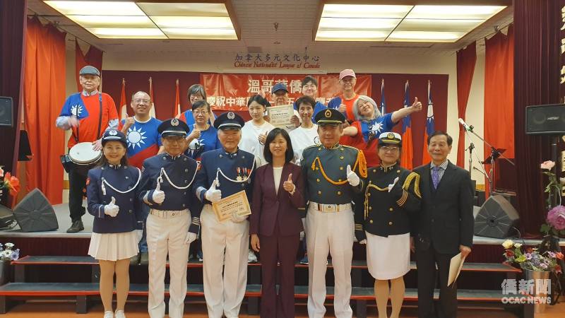 郭淑貞與表演嘉賓合影