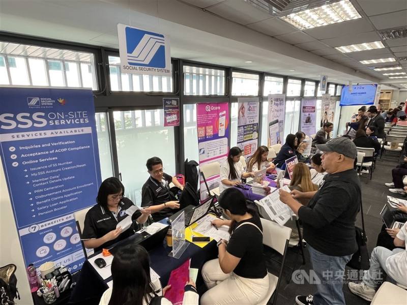 Filipino migrant workers receive assistance with government services at the newly opened OFW Global Center–Taipei on Sunday. CNA photo Oct. 11, 2026