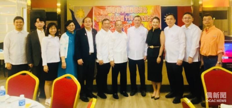 中呂宋嵩岩社幹部及出席貴賓於慶祝中華民國115年雙十國慶大會合影留念。