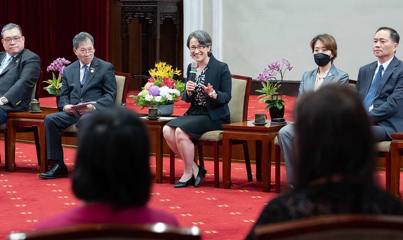 副總統接見紐英崙中華公所回國訪團　感謝僑團扮演臺美社群的重要橋梁　深化臺美交流