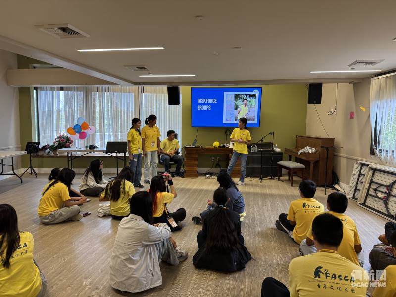 Members split into their taskforce groups (Public Relations/PR, Admin, and Course Planning) to discuss future goals and communicate in their specific teams.