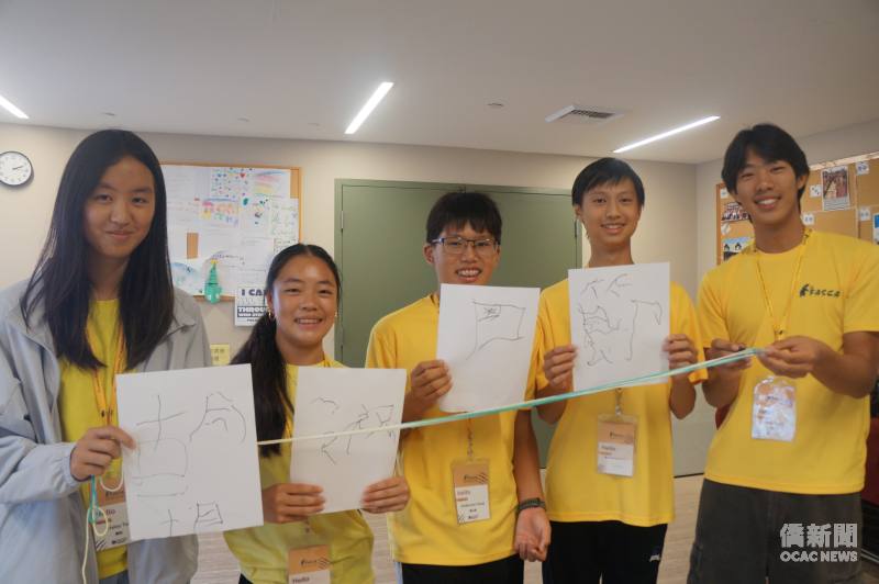 FASCA-SD members put their teamwork, communication, and coordination skills to the test as they guide a string-controlled Sharpie to draw a Chinese character for a teammate to guess.