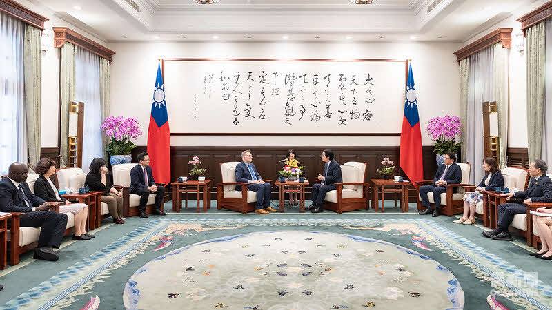 賴清德總統13日上午接見「世界物理治療聯盟與社團法人臺灣物理治療學會」