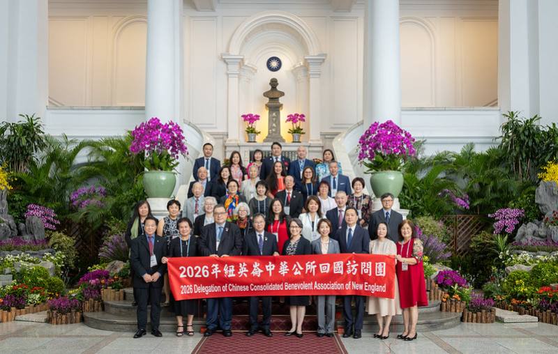 蕭美琴副總統12日下午接見「2026年紐英崙中華公所回國訪問團」，感謝僑團長期在海外扮演臺灣與美國社群的重要橋梁