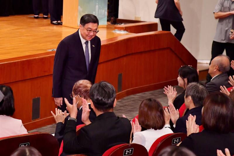 行政院長卓榮泰出席115年國家政務研究班第17期及高階領導研究班第16期聯合結訓典禮