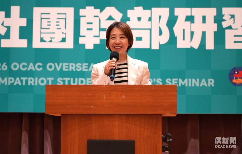 僑務委員會代理委員長李姸慧出席全國僑生社團幹部研習會始業式，呼籲僑生幹部協助宣傳最新留臺政策。