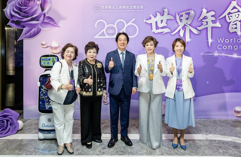 總統與出席貴賓合影