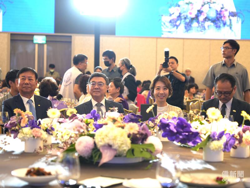 卓榮泰出席世華總會會長交接典禮暨僑務委員會晚宴。
