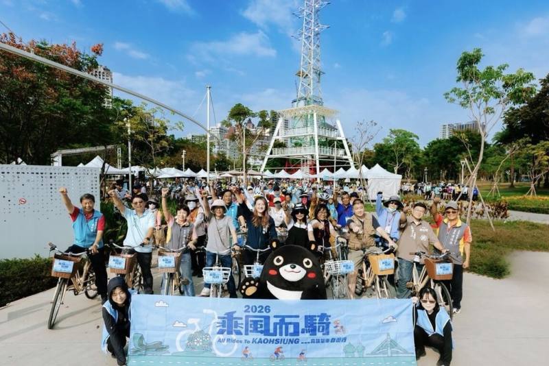 高雄市觀光局「2026高雄單車自遊行」三民場17日在盤花公園登場，帶民眾透過單車騎遊，認識鐵道歷史及客家文化。（高雄市觀光局提供）