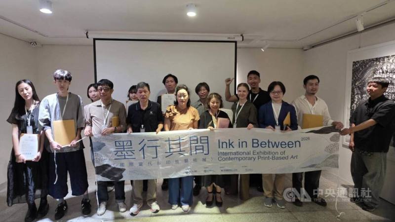 「墨行其間－當代國際版印性藝術展」17日起在澎湖洪根深美術館開展，匯集日本、韓國、泰國、馬來西亞、芬蘭及台灣等地藝術家共襄盛舉，展期將持續至民國116年3月29日。