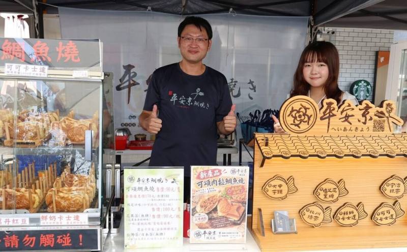南投縣政府推動「品味南投」品牌發展，攜手嘉義市品牌「嘉市好店」，在新東陽股份有限公司南投服務區辦理國道聯合展售活動，19日對外宣傳。（南投縣政府提供）