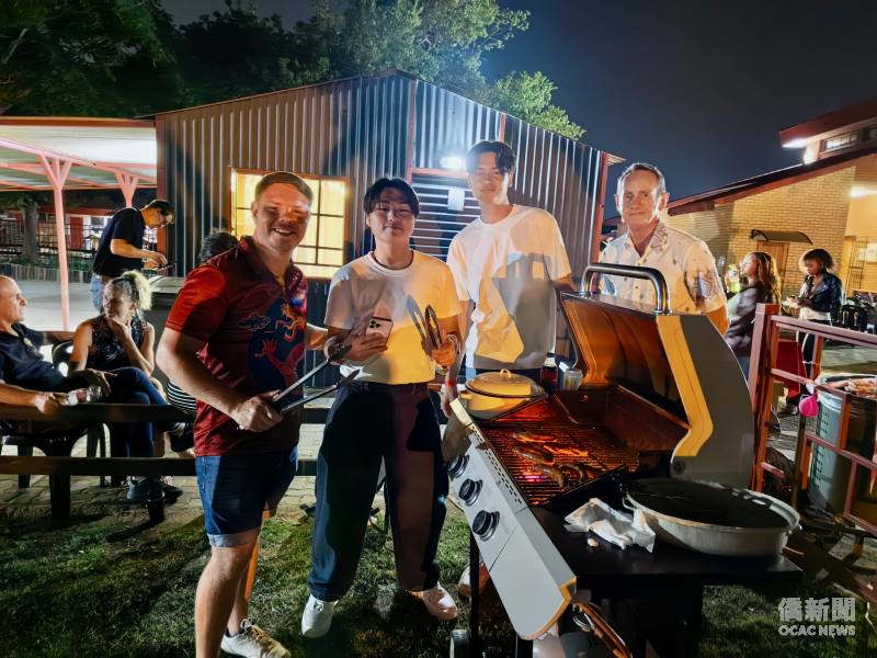卡拉OK活動現場燒烤南非傳統美食——Boerewors香腸。