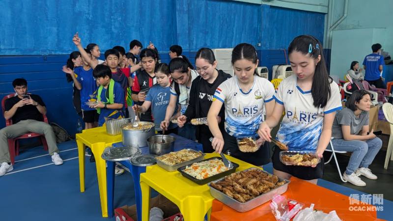 午餐期間，主辦單位特地安排道地臺灣美食，提供給各位球員滿滿的能量。