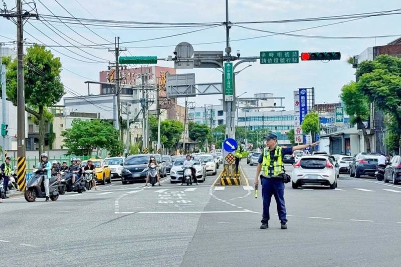 光復節連假將於24日至26日登場，桃園市警察局龍潭分局21日表示，已規劃交通疏導勤務，在重要路口部署警力。（桃園市警局龍潭分局提供）