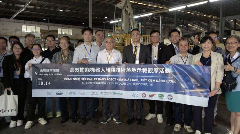 精密機械研究發展中心、台灣智慧自動化與機器人協會、騰升科技等單位，日前於越南永豐餘河南廠舉辦節能機器人堆棧技術落地示範觀摩活動，盼進軍勞動力短缺的越南。