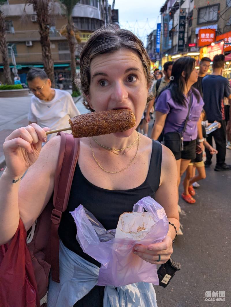 逛夜市吃美食是Meaghan  Downs的最愛。(Meaghan提供)