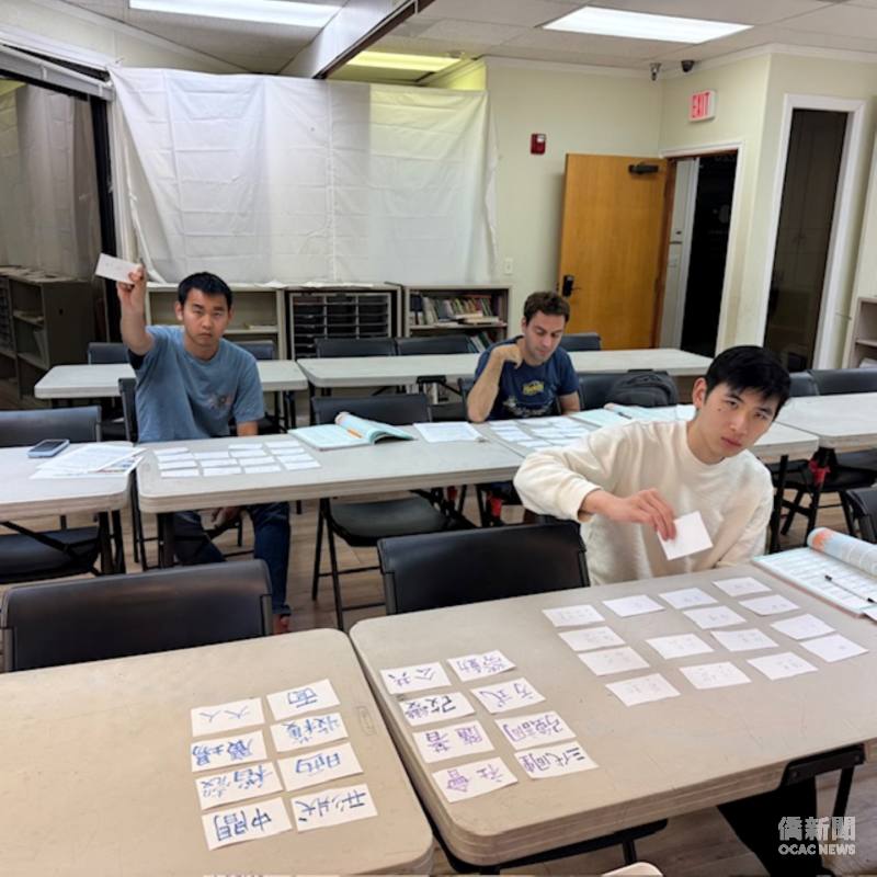 TCML教學多元，李凱文(左)樂在學習。（李凱文提供）