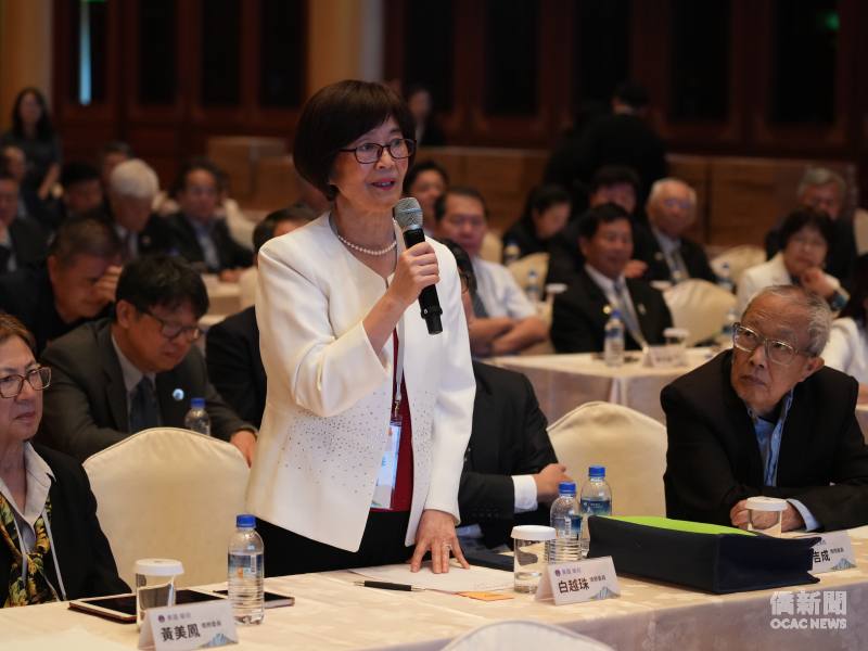 僑務委員白越珠於綜合討論中提出建言。