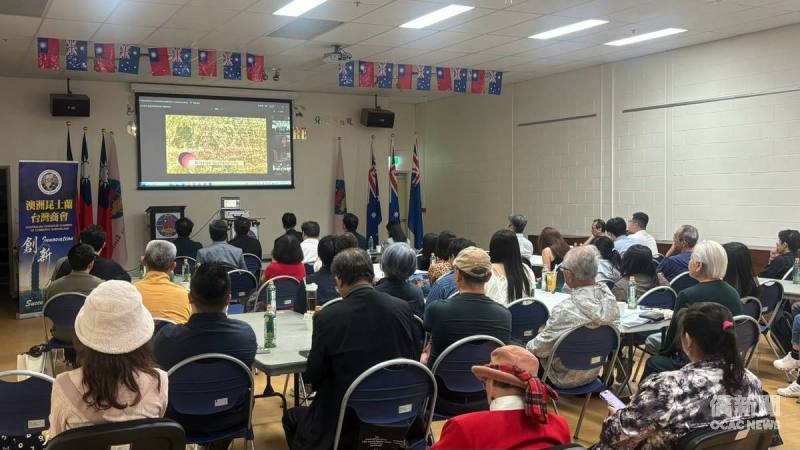 臺灣資策會AI研究院策略長黃瓊雅分享AI最新產業趨勢與實務經驗。