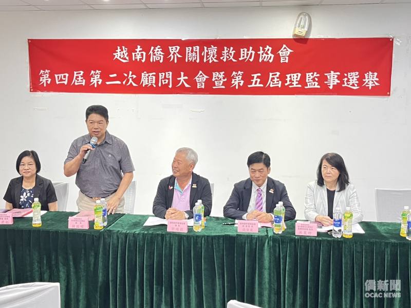 駐胡志明市辦事處處長韓國耀(左2)致詞，肯定越南僑界關懷救助協會長期投入急難救助工作。