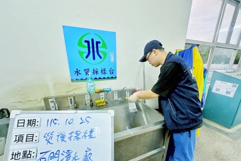 颱風薔琵過境帶來強風豪雨，桃園市政府環保局26日表示，查核轄內6座淨水廠、9處供水端水質，經採樣檢測，濁度、pH值及餘氯均符合標準。（桃園市政府環保局提供）