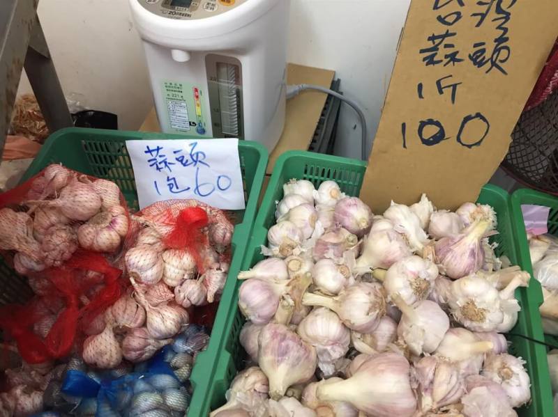 圖為市場販售的蒜頭。