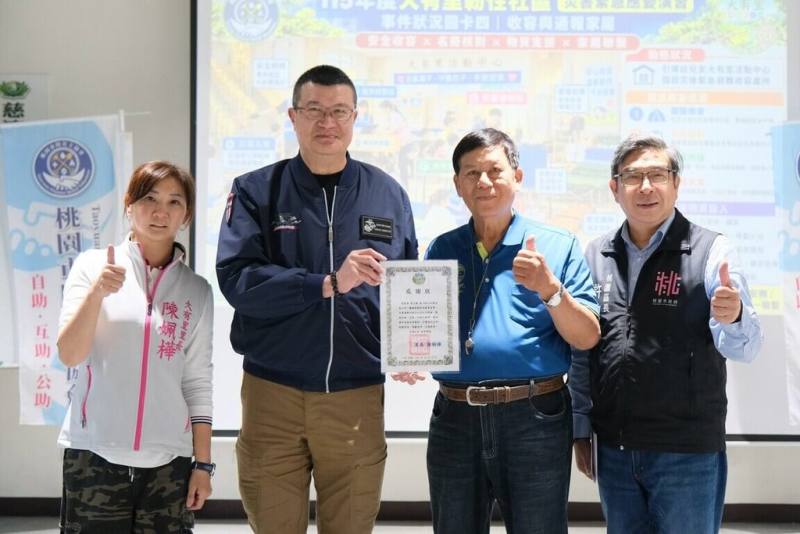 內政部政務次長馬士元（左2）27日視導桃園市桃園區大有里「大有里災害防救演習」，實地瞭解社區防災整備及災害應變運作情形。（內政部提供）