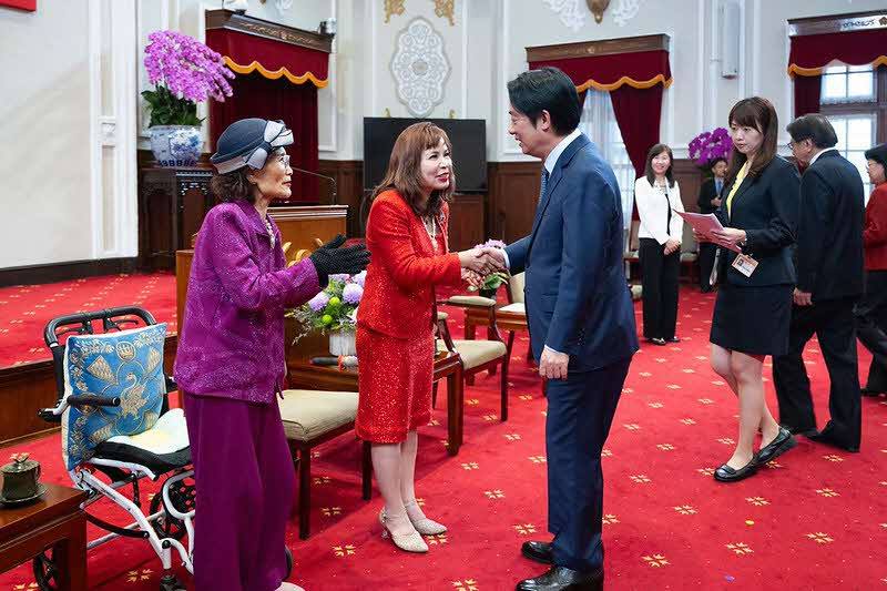 總統接見「世界華人工商婦女企管協會回國訪問團」