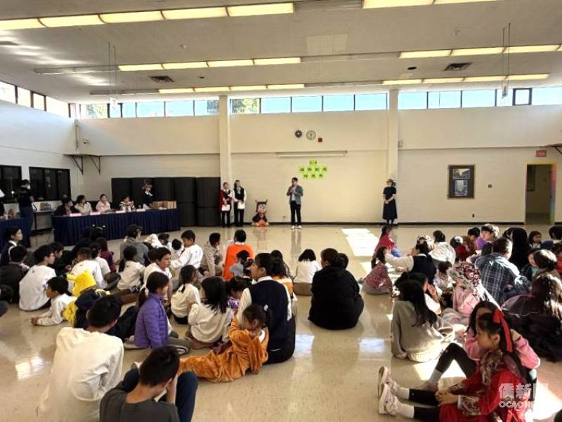 多倫多文教中心主任藍柏青致詞讚賞學生們將慈濟過去宣導的「心靈環保」昇華為「身體力行（Physical）」的生活實踐
