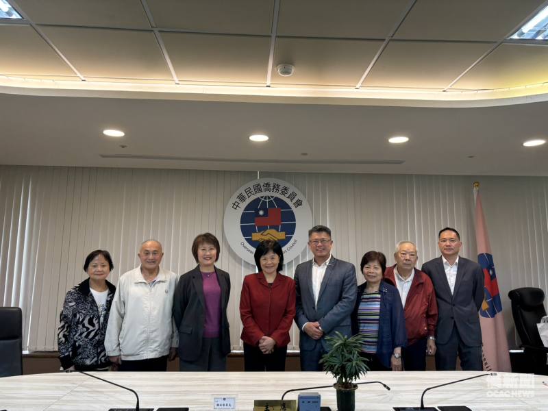 阿根廷臺灣僑民聯合會理事長洪瑞堂一行6人與僑委會副委員長賴麗瑩交流僑務工作發展
